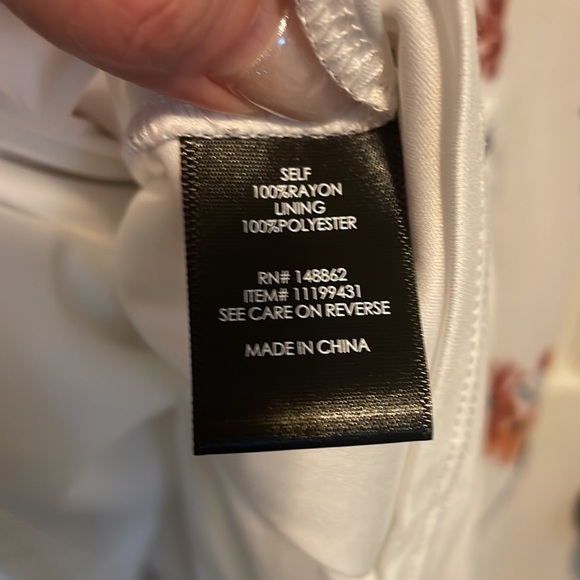 Torrid gauze material floral skirt size 2/2X - Picture 6 of 12